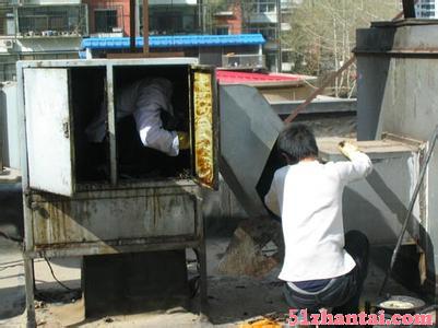 上海虹口区油烟管道鼓风机清洗安装-图1