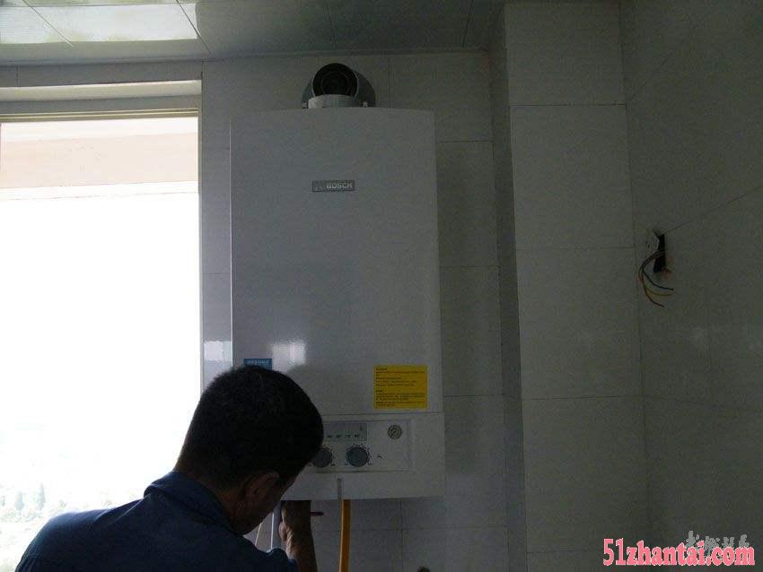 厂家专修郑州贝雷塔壁挂炉地暖锅炉售后维修电话-图1