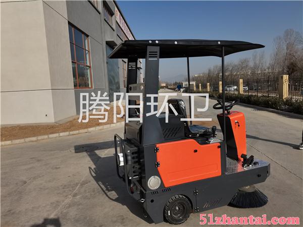 山东腾阳环卫TY-1400型电动驾驶式扫地车-图2