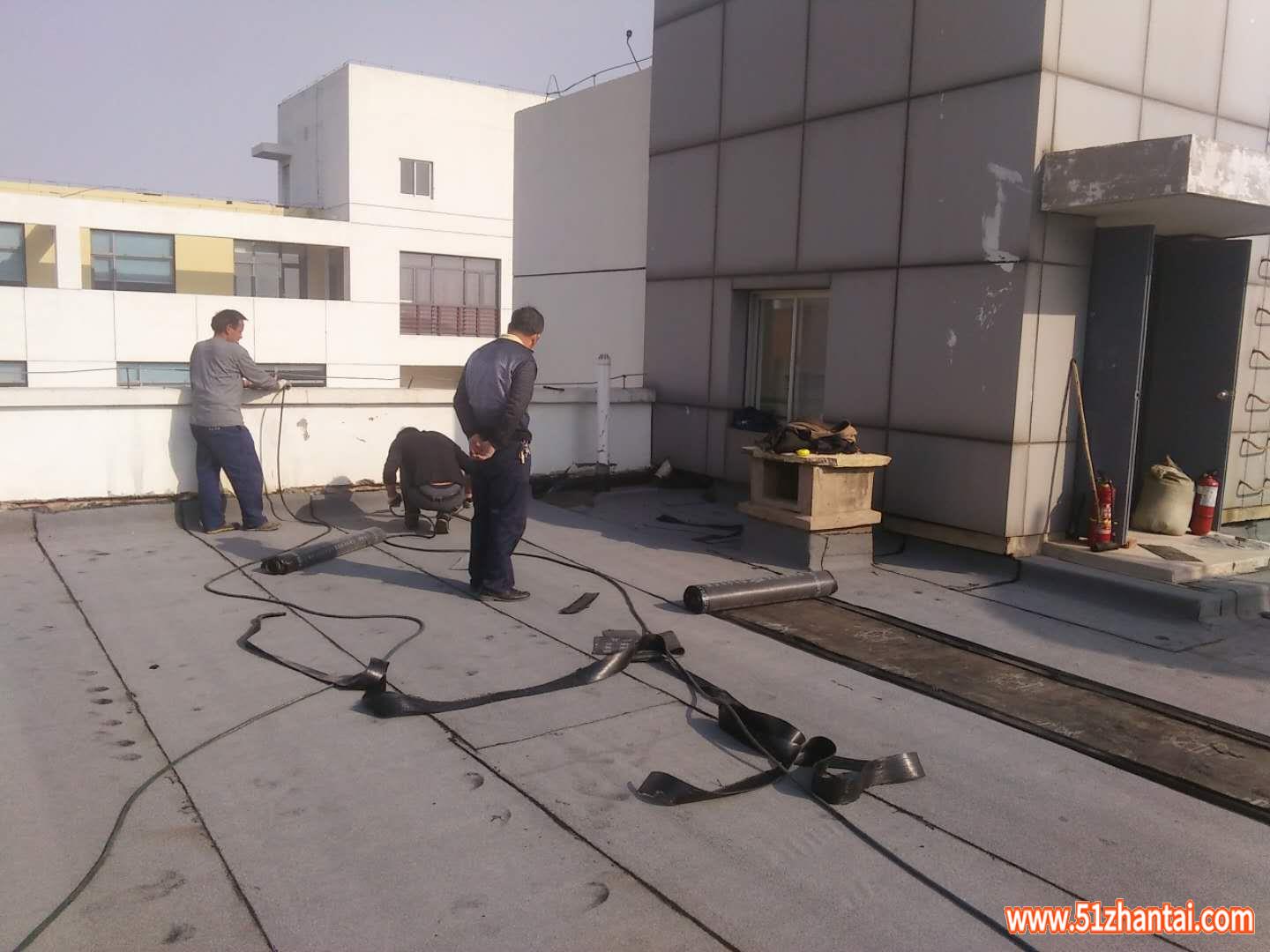天津津南区屋顶防水施工-----铺油毡国标卷材-图1